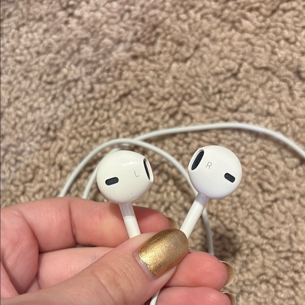 Old Apple earbuds, never used